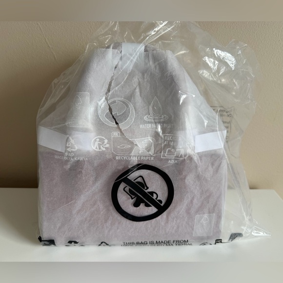 Michael Kors Marilyn Small Signature Logo Messenger Bag - Cherry NWT - Picture 4 of 5